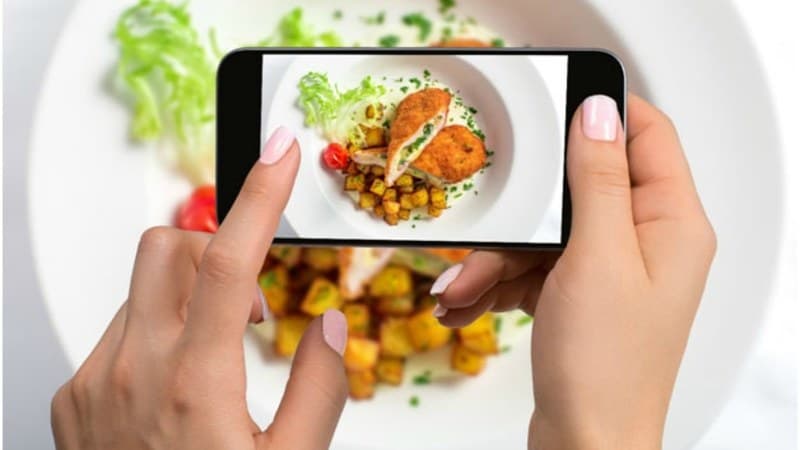 AI-powered meal recognition showing nutritional breakdown